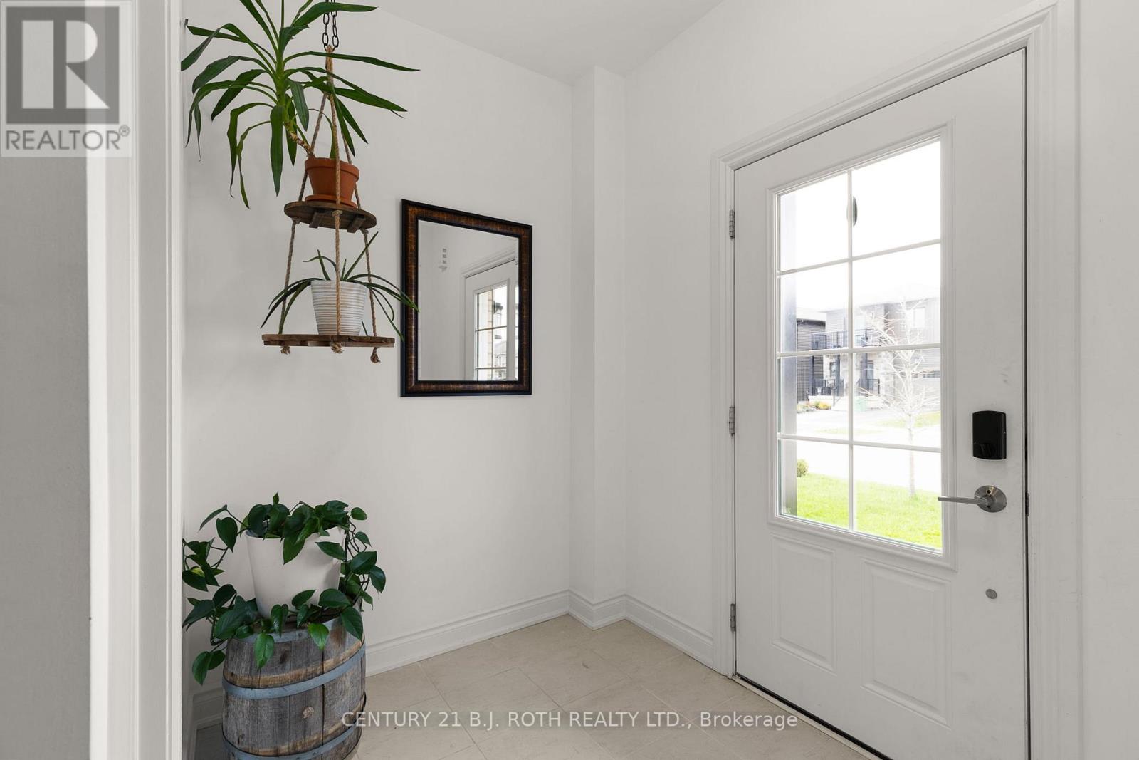 29 Alaskan Heights, Barrie (Holly), Ontario  L9J 0H9 - Photo 3 - S13092924
