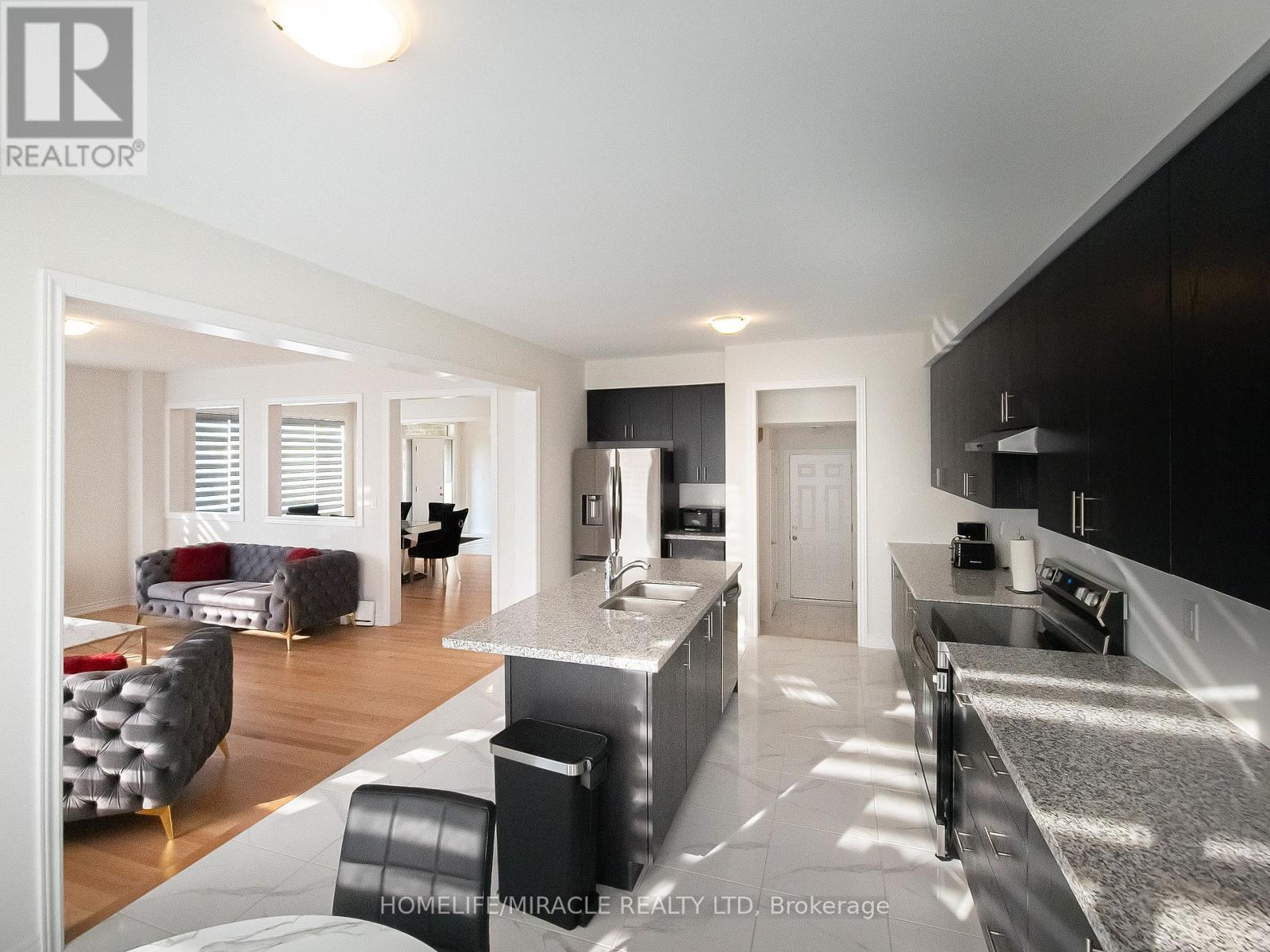17 Ludlow Drive, Barrie, Ontario  L9J 0L8 - Photo 17 - S13092928