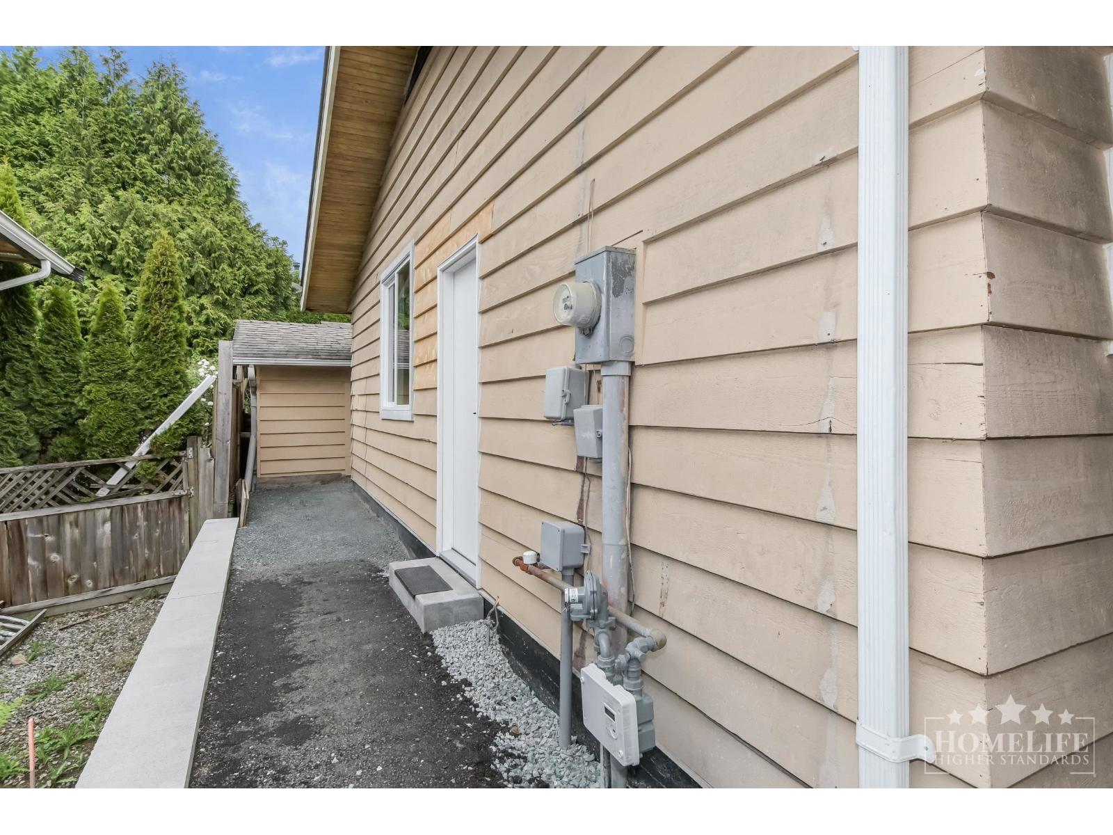 Garden Suite 18113 57a Avenue, Surrey, British Columbia  V3S 1J7 - Photo 3 - R3120505