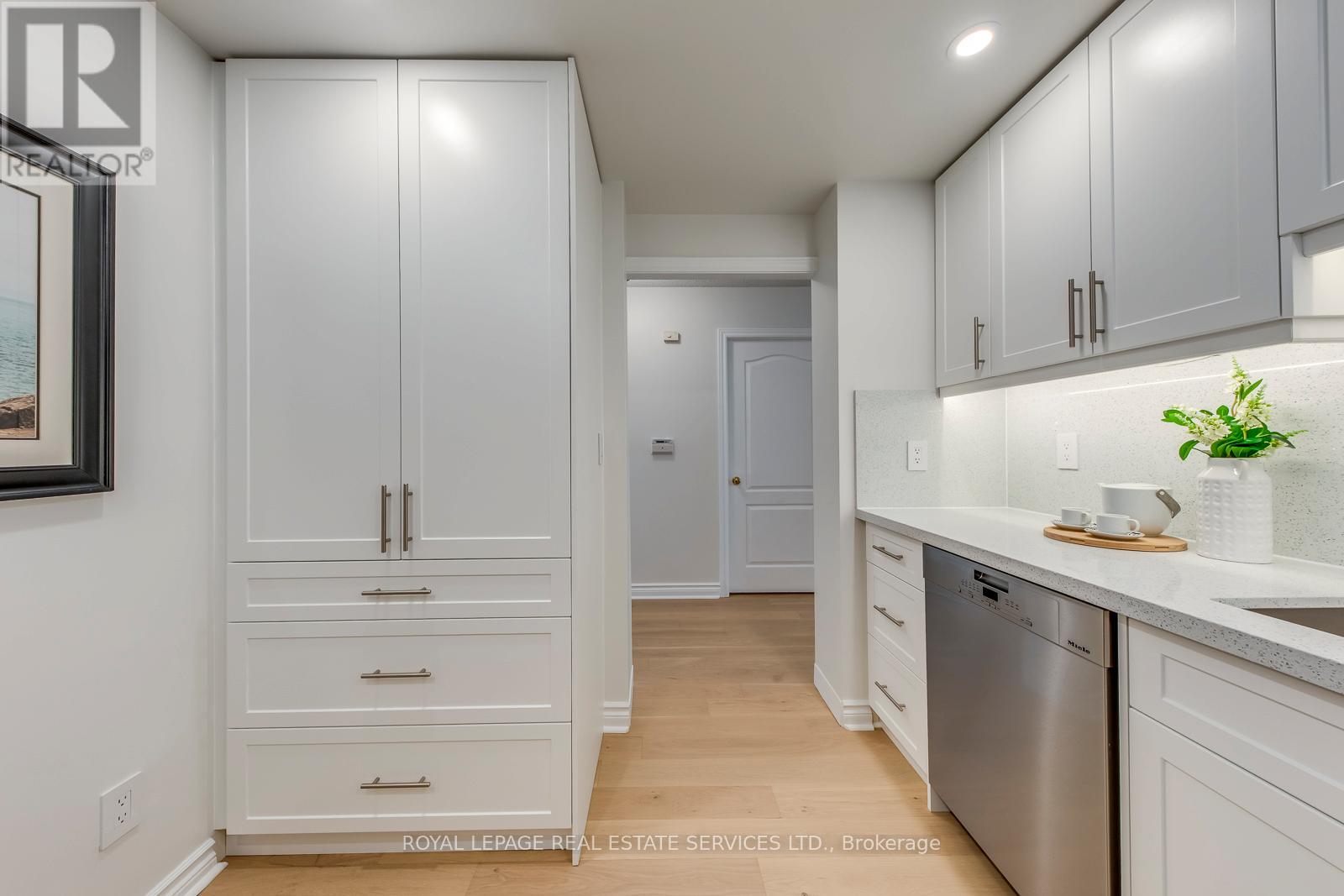 403 - 1 Ripley Avenue, Toronto, Ontario  M6S 4Z6 - Photo 7 - W13078656