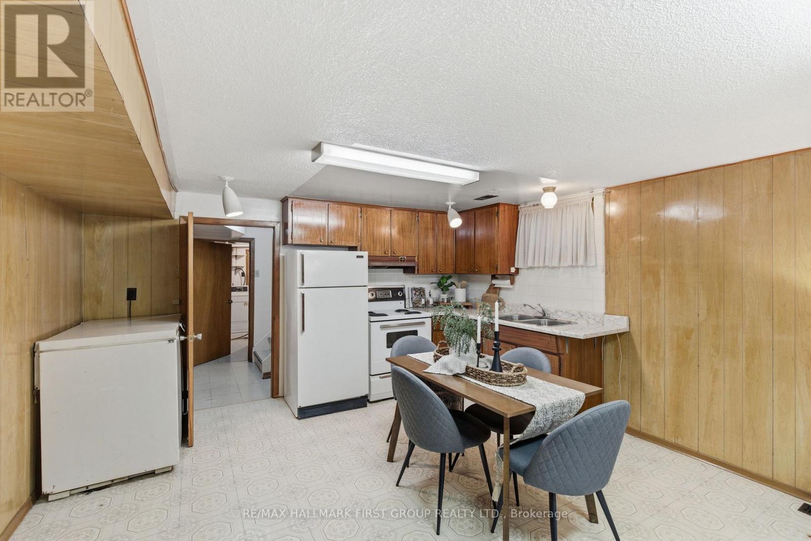 152 Mcroberts Avenue, Toronto, Ontario  M6E 4P5 - Photo 26 - W13092816