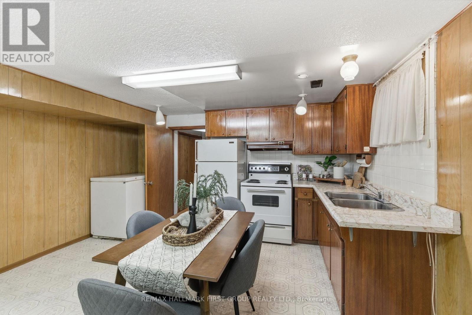 152 Mcroberts Avenue, Toronto, Ontario  M6E 4P5 - Photo 27 - W13092816