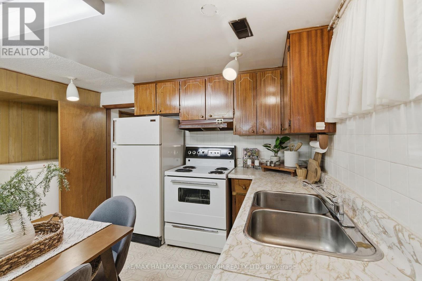 152 Mcroberts Avenue, Toronto, Ontario  M6E 4P5 - Photo 28 - W13092816