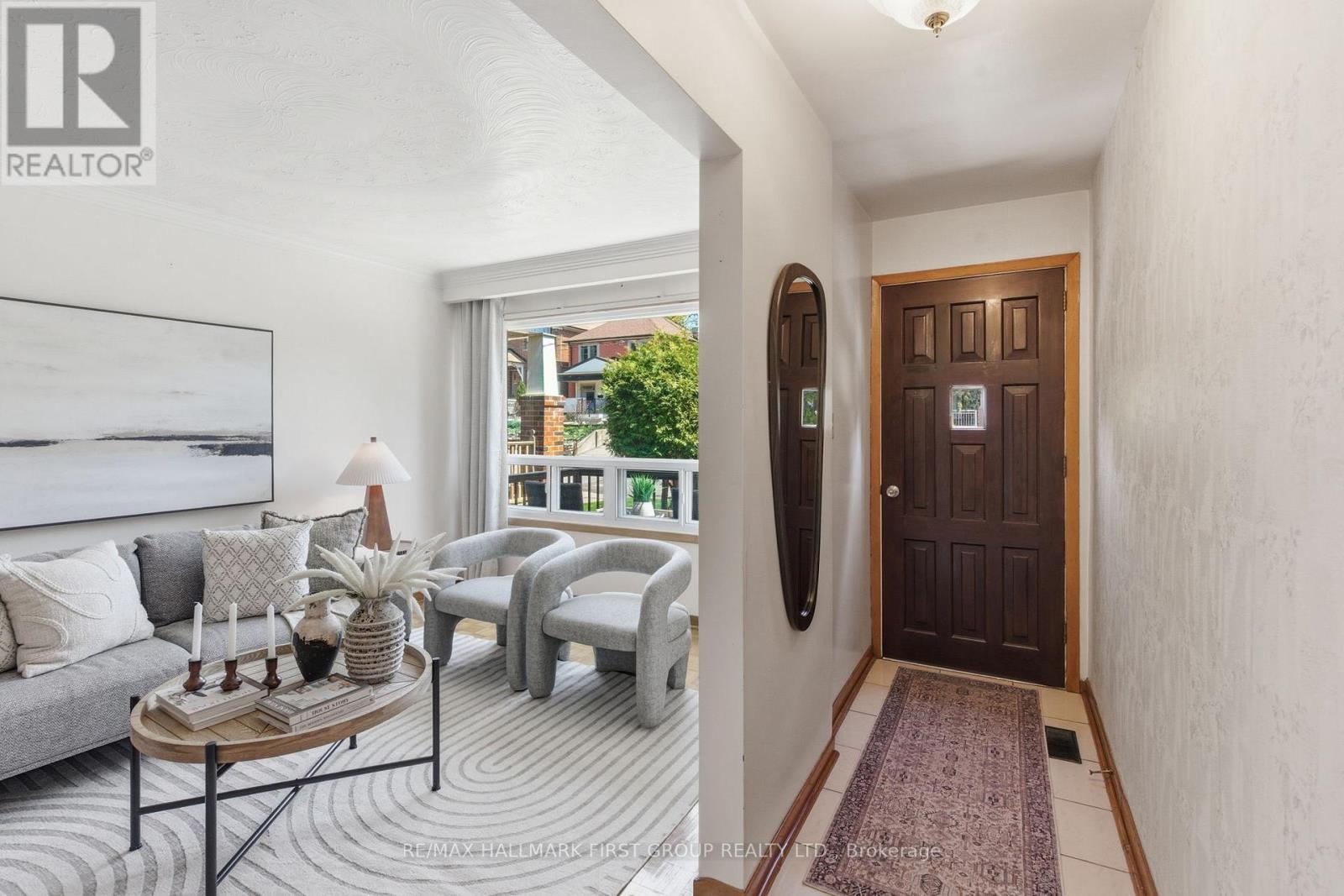 152 Mcroberts Avenue, Toronto, Ontario  M6E 4P5 - Photo 3 - W13092816