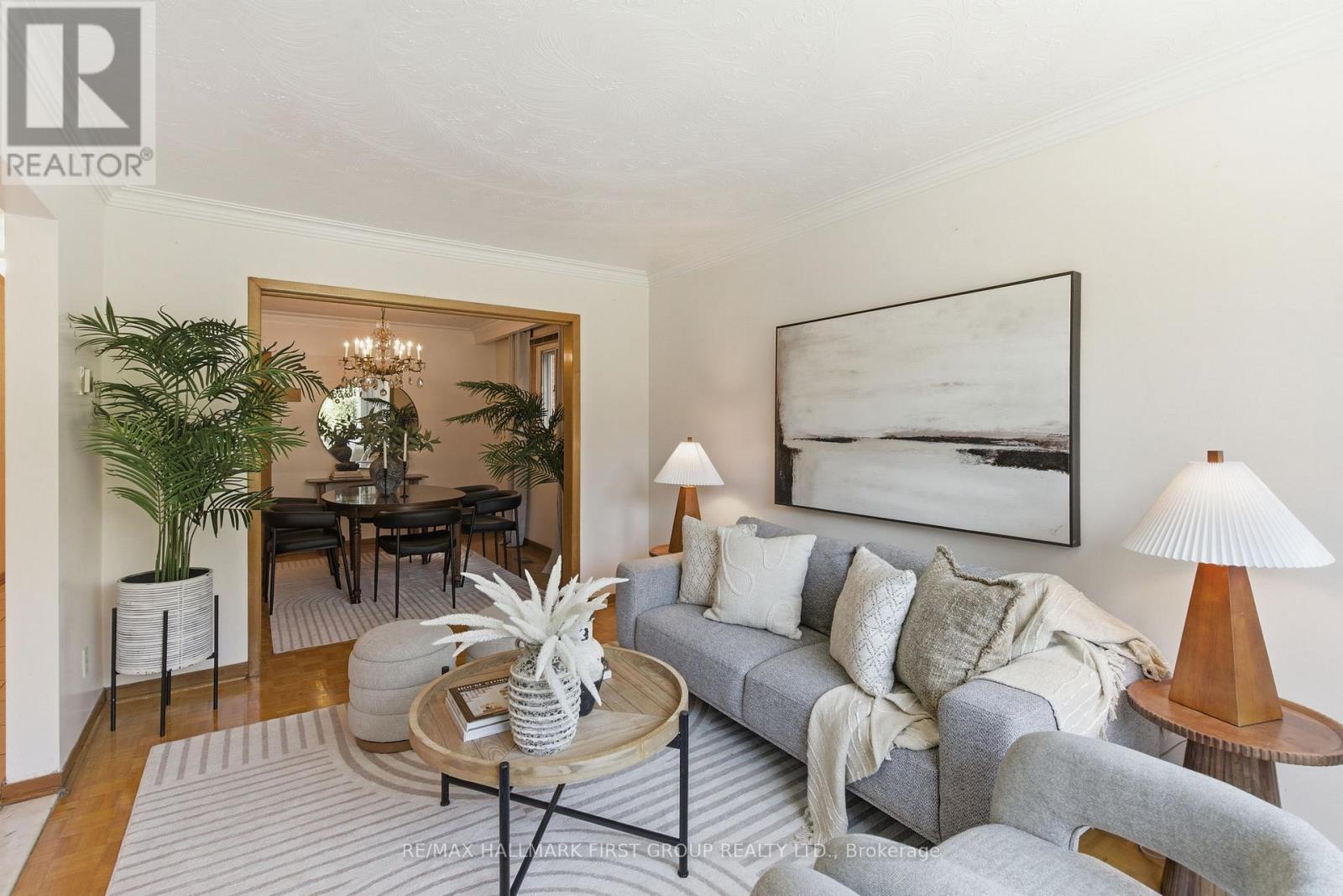 152 Mcroberts Avenue, Toronto, Ontario  M6E 4P5 - Photo 4 - W13092816
