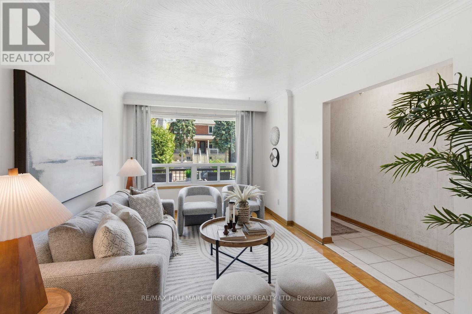 152 Mcroberts Avenue, Toronto, Ontario  M6E 4P5 - Photo 5 - W13092816
