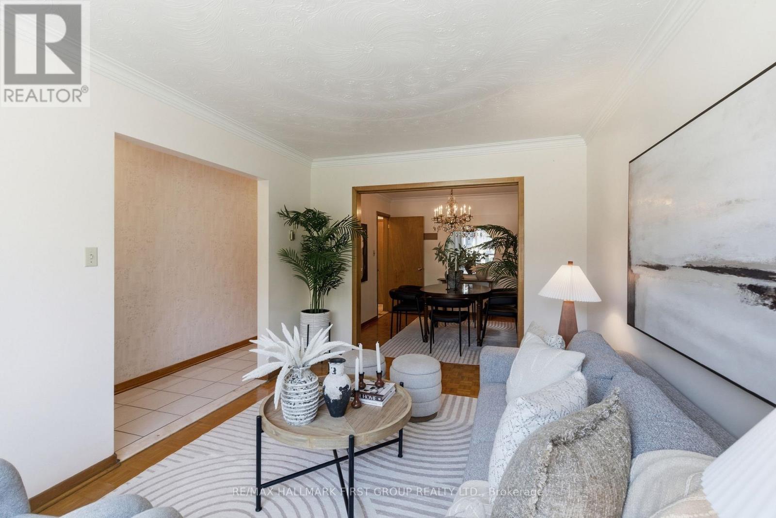 152 Mcroberts Avenue, Toronto, Ontario  M6E 4P5 - Photo 6 - W13092816