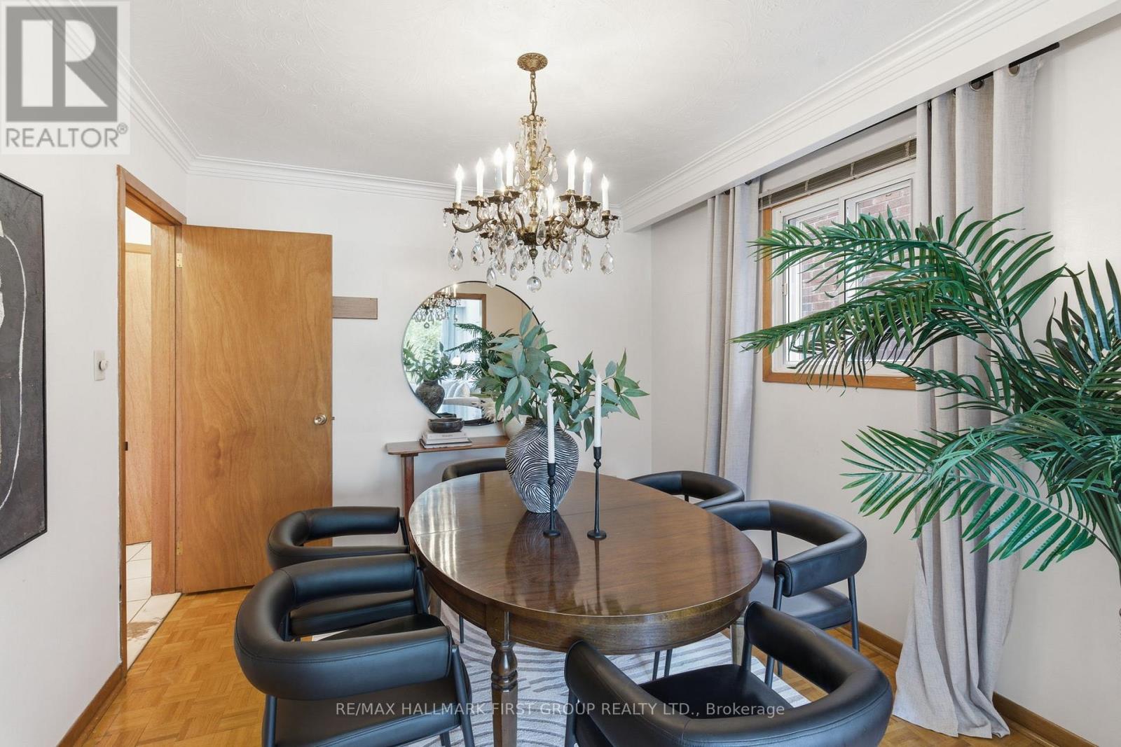 152 Mcroberts Avenue, Toronto, Ontario  M6E 4P5 - Photo 8 - W13092816