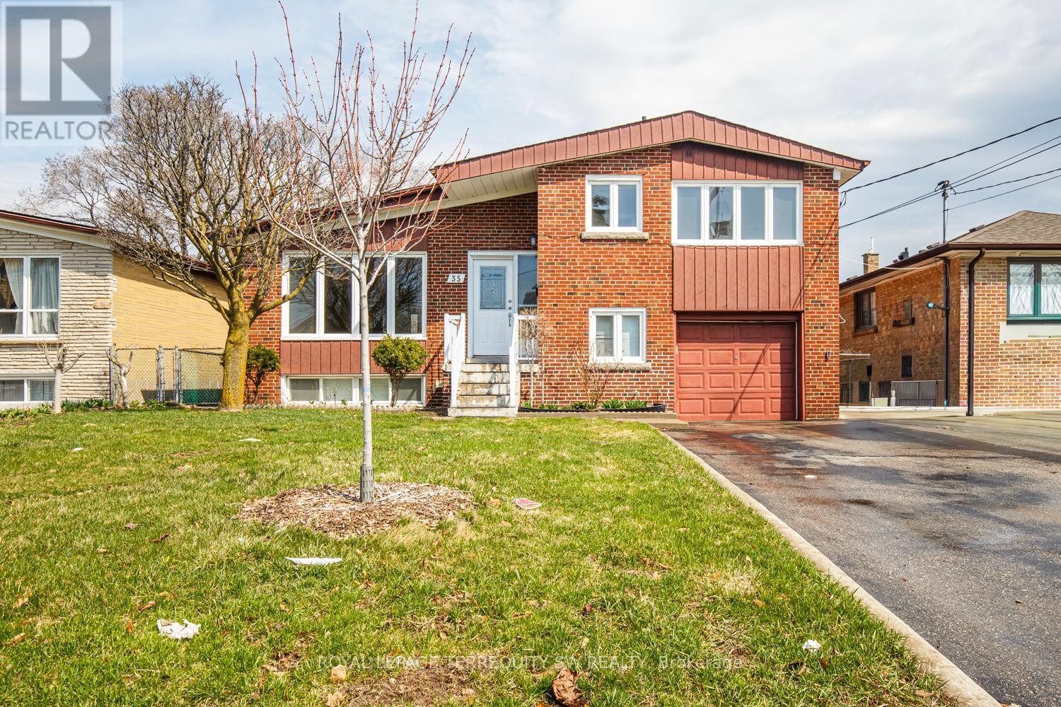 35 EUPHRASIA DRIVE, Toronto, Ontario
