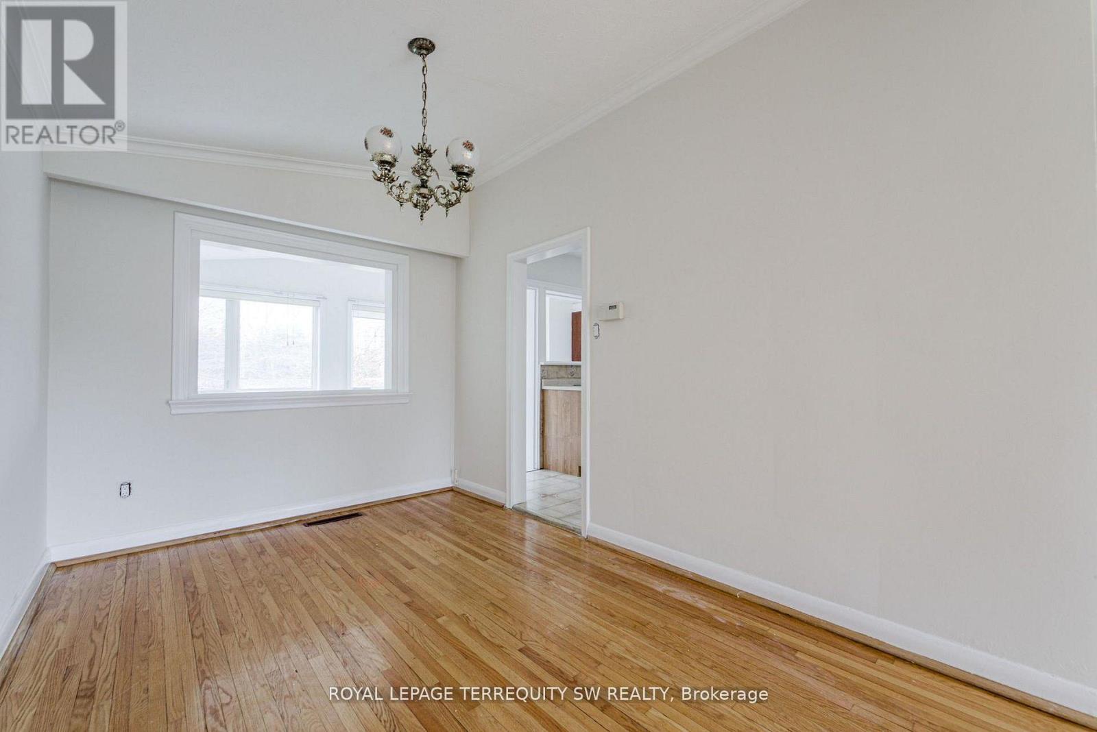 35 Euphrasia Drive, Toronto, Ontario  M6B 3V8 - Photo 12 - W13092856