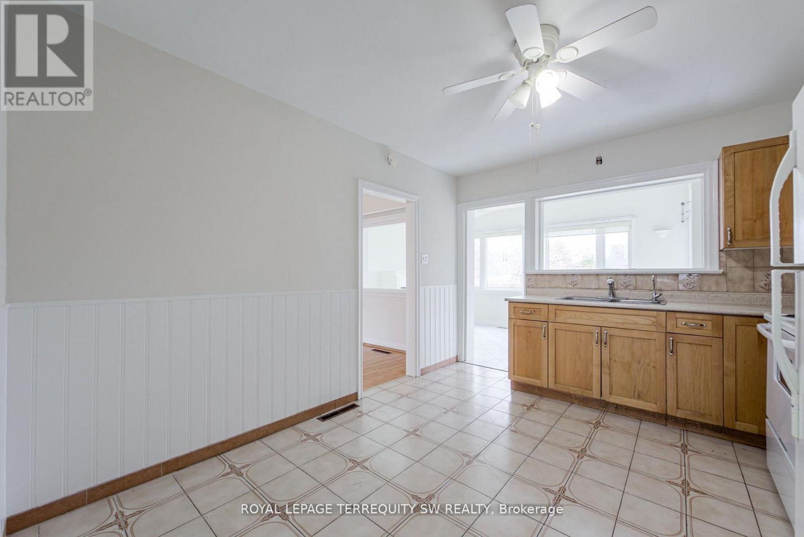 35 Euphrasia Drive, Toronto, Ontario  M6B 3V8 - Photo 16 - W13092856