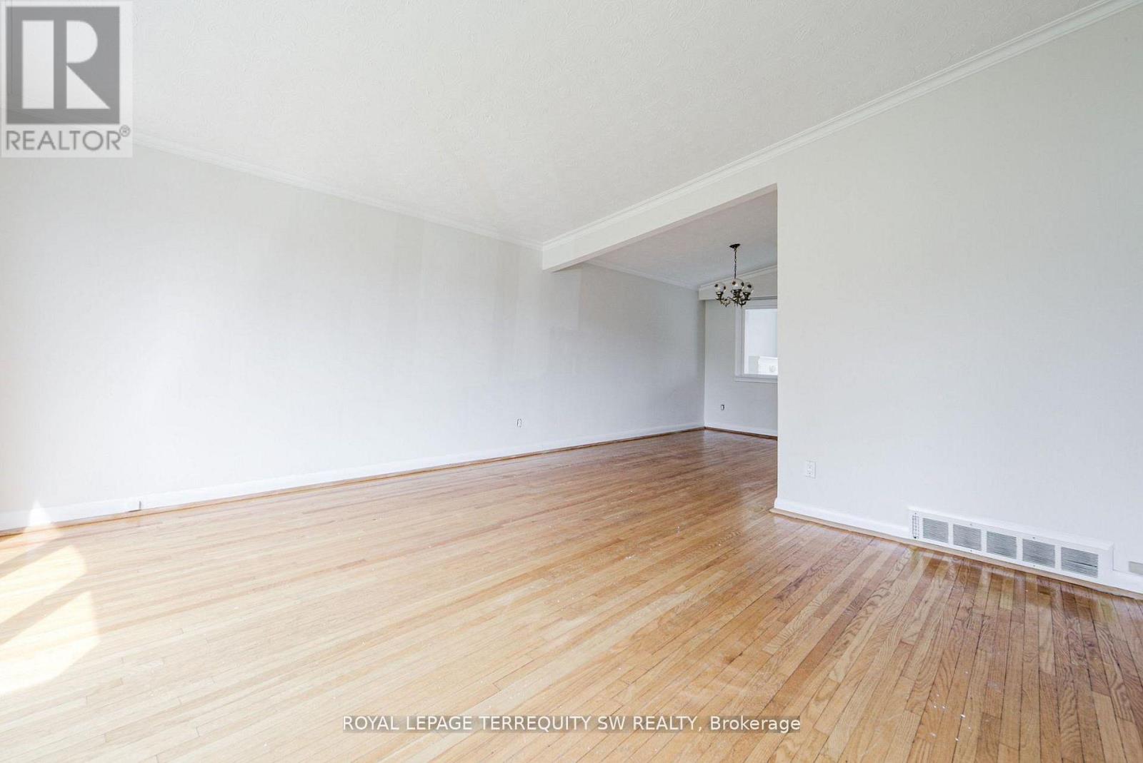 35 Euphrasia Drive, Toronto, Ontario  M6B 3V8 - Photo 18 - W13092856