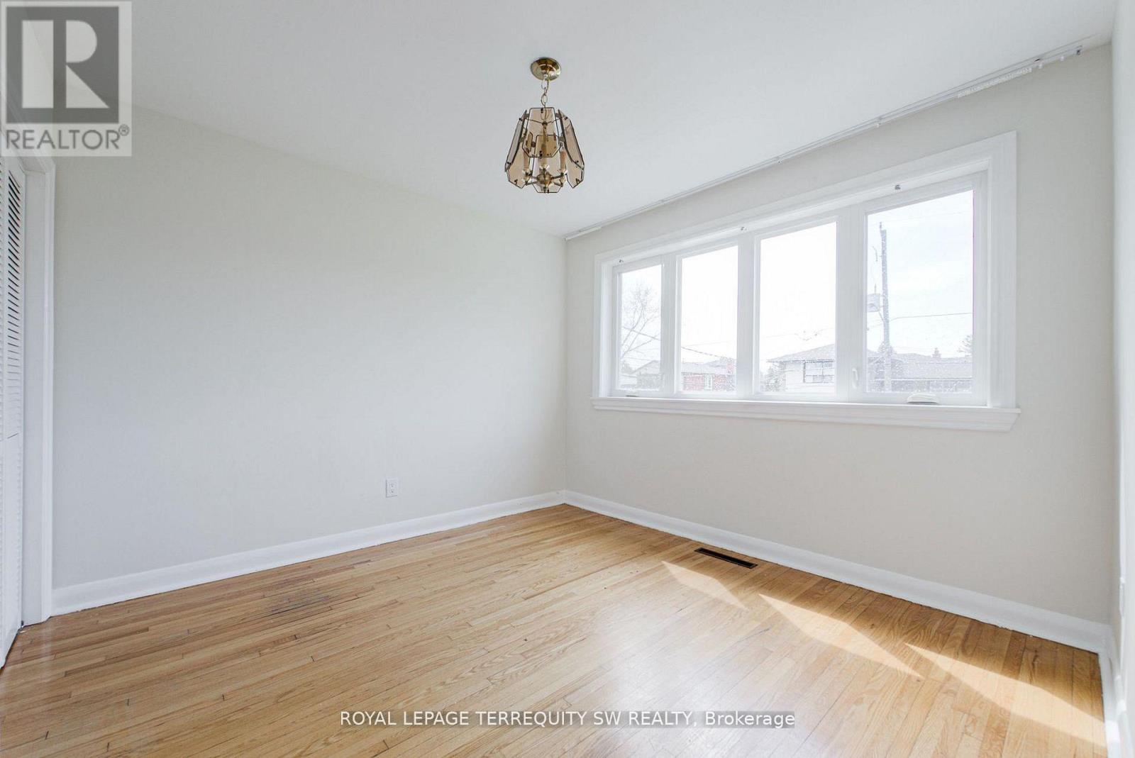 35 Euphrasia Drive, Toronto, Ontario  M6B 3V8 - Photo 25 - W13092856