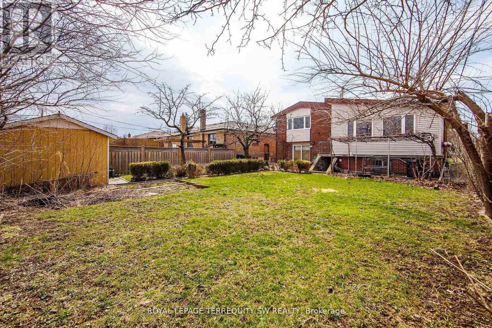 35 Euphrasia Drive, Toronto, Ontario  M6B 3V8 - Photo 37 - W13092856