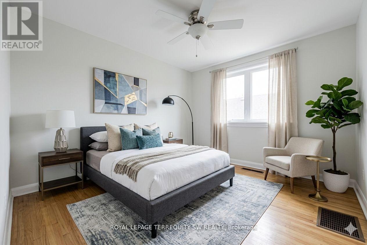 35 Euphrasia Drive, Toronto, Ontario  M6B 3V8 - Photo 5 - W13092856