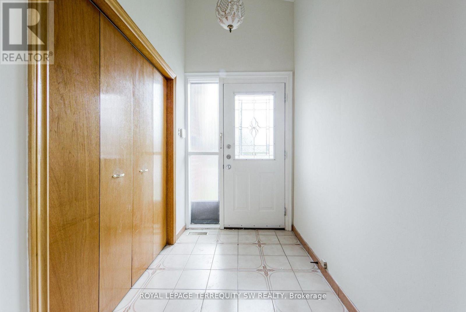 35 Euphrasia Drive, Toronto, Ontario  M6B 3V8 - Photo 9 - W13092856