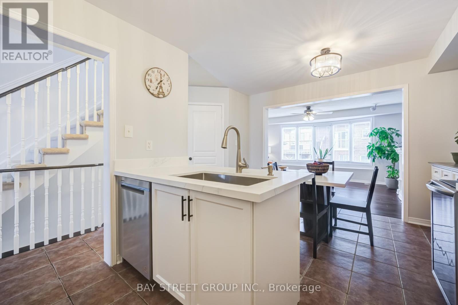 2313 Saddlecreek Crescent, Oakville, Ontario  L6M 5J6 - Photo 11 - W13092904
