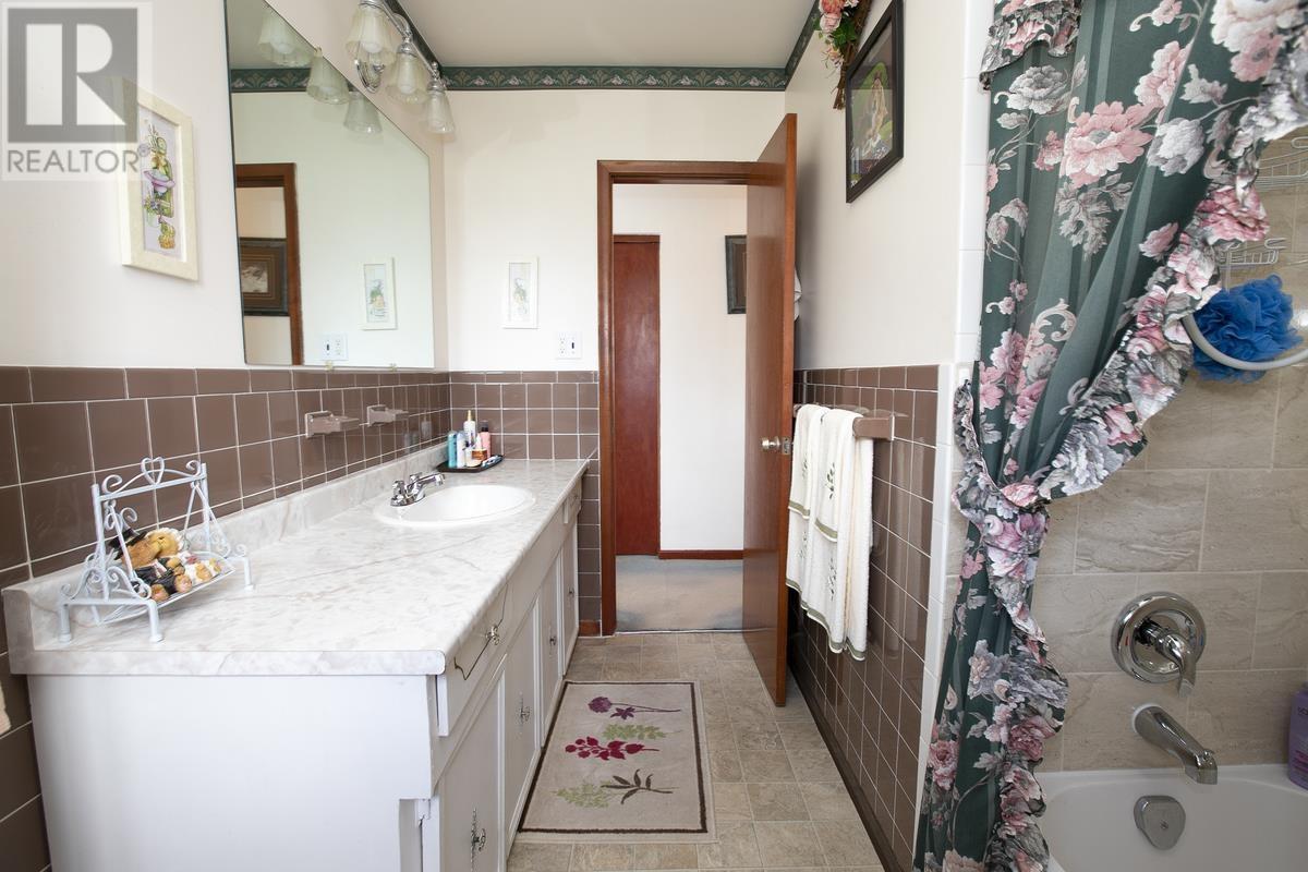 33 Kingsmount Blvd, Sault Ste. Marie, Ontario  P6B 3L7 - Photo 32 - SM260885