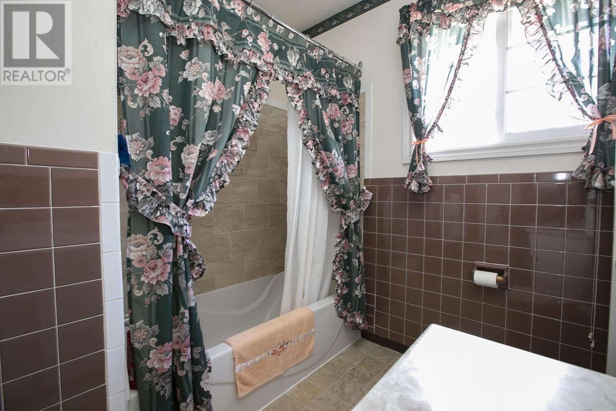 33 Kingsmount Blvd, Sault Ste. Marie, Ontario  P6B 3L7 - Photo 31 - SM260885