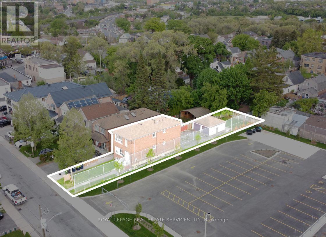 11 Dennis Avenue, Toronto, Ontario  M6N 2T7 - Photo 8 - W13092990