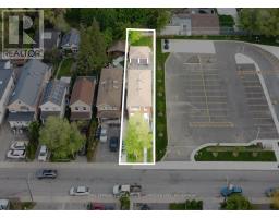 11 DENNIS AVENUE, Toronto, Ontario