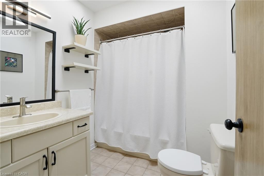 4582 St Volodymyr Court, Beamsville, Ontario  L3J 0B5 - Photo 19 - 40827560