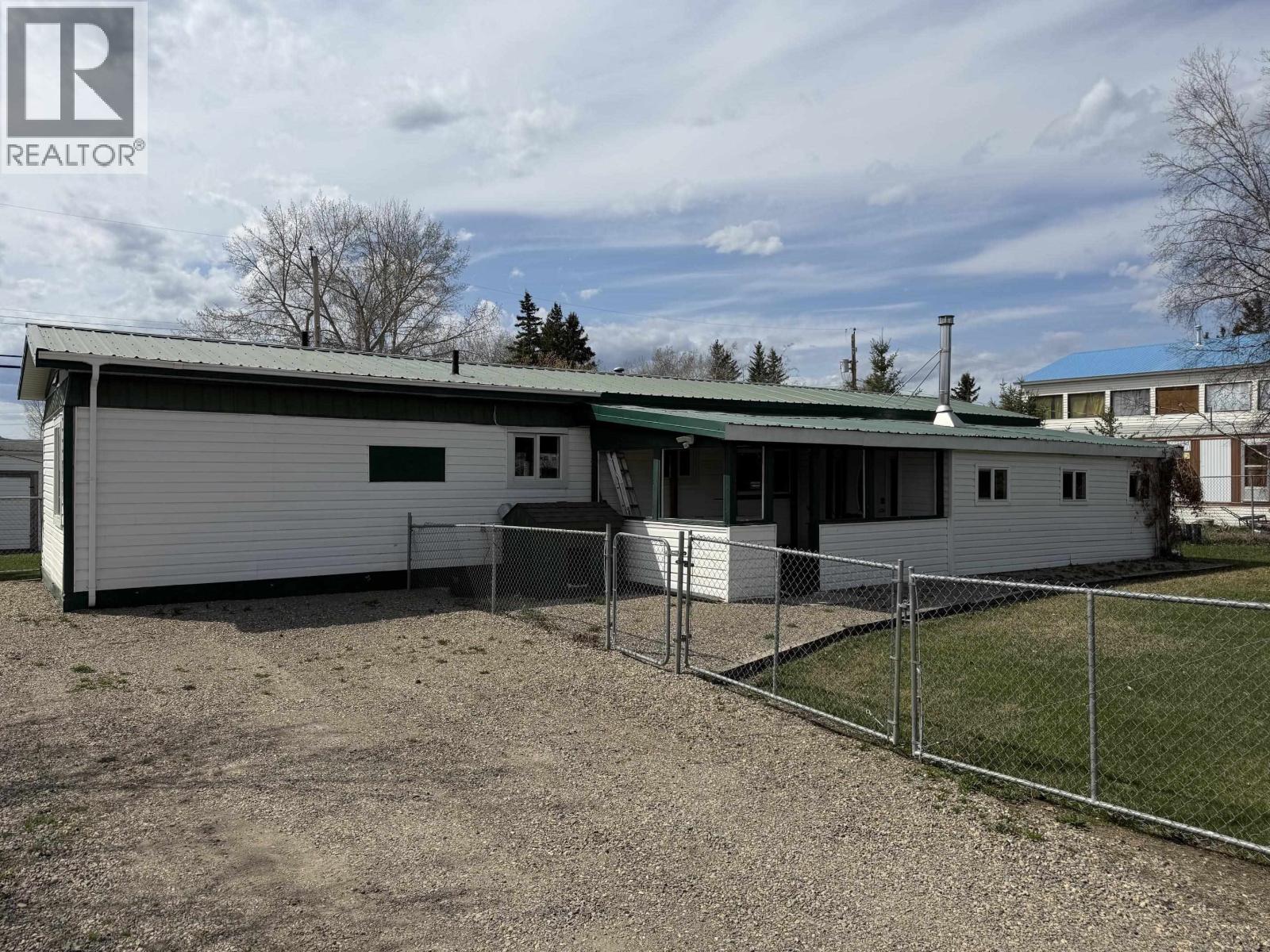 10356 99 Street, Taylor, British Columbia  V0C 2K0 - Photo 1 - R3099177