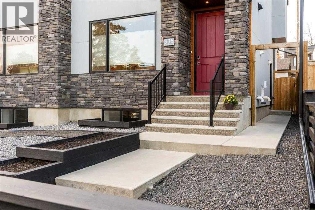 935 Regal Crescent NE, Calgary, Alberta  T2E 5G8 - Photo 3 - A2299181