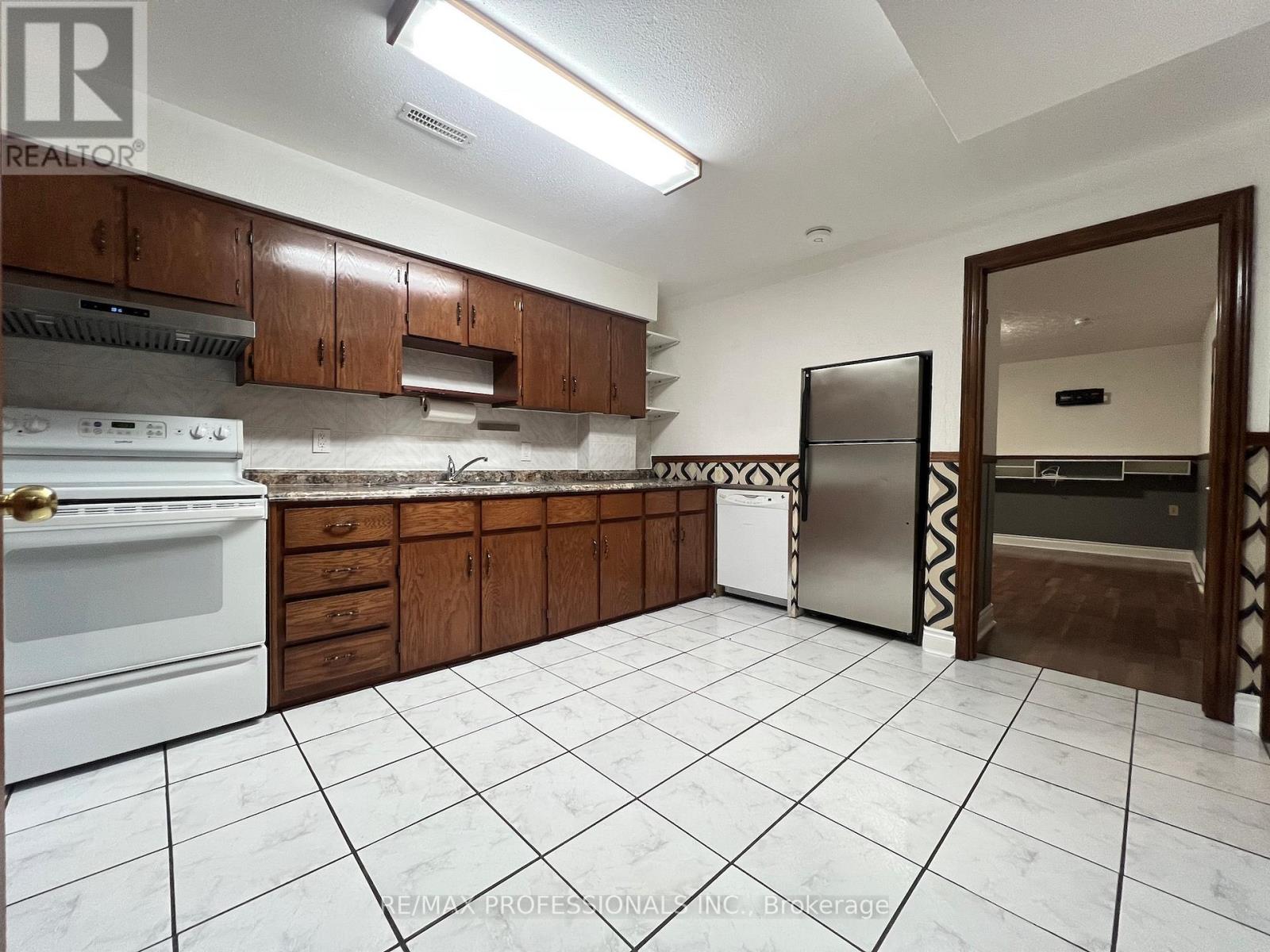 Basement - 94 Bremen Lane, Mississauga, Ontario  L5M 2N5 - Photo 15 - W12974484