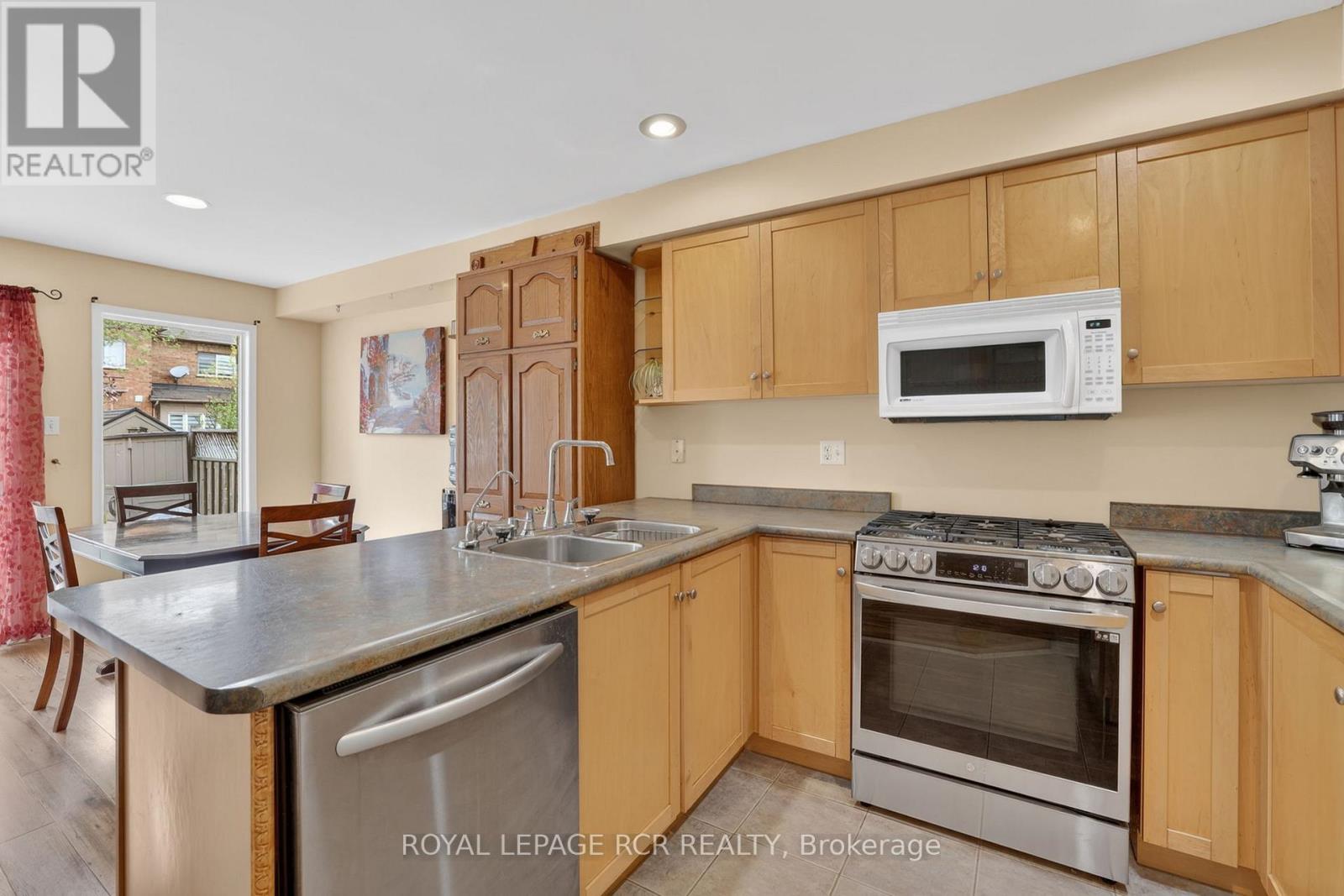 15 Dominion Gardens Drive, Halton Hills, Ontario  L7G 6A9 - Photo 7 - W13091504