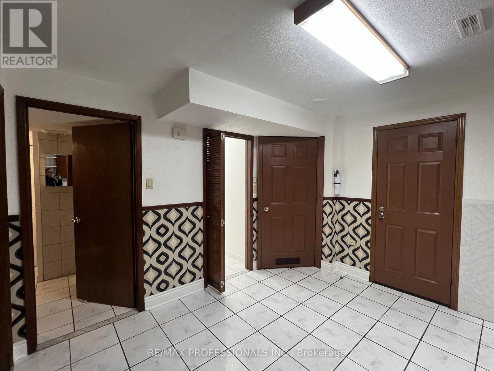 Basement - 94 Bremen Lane, Mississauga, Ontario  L5M 2N5 - Photo 18 - W12974484