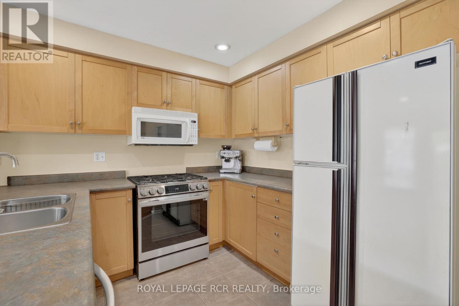 15 Dominion Gardens Drive, Halton Hills, Ontario  L7G 6A9 - Photo 8 - W13091504