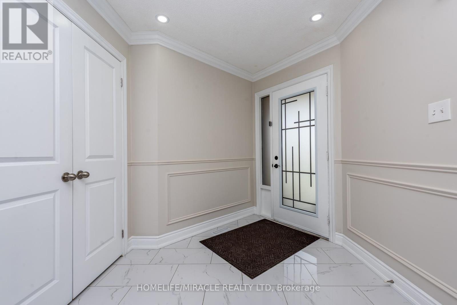 5457 Heritage Hills Boulevard, Mississauga, Ontario  L5R 2H4 - Photo 4 - W13092752
