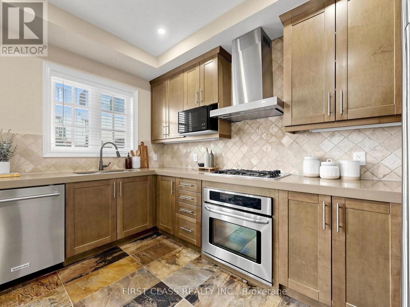 40 Bonnycastle Road, Markham, Ontario  L6G 0C4 - Photo 5 - N13093082
