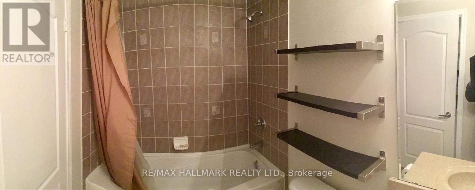 318 - 320 City Centre Drive, Mississauga, Ontario  L5B 4P8 - Photo 5 - W13093038
