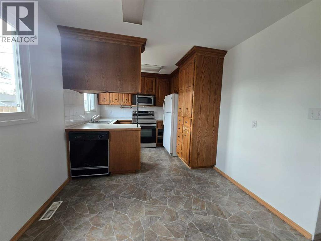 29, 441 Switzer Drive, Hinton, Alberta  T7V 1Z7 - Photo 6 - A2289634