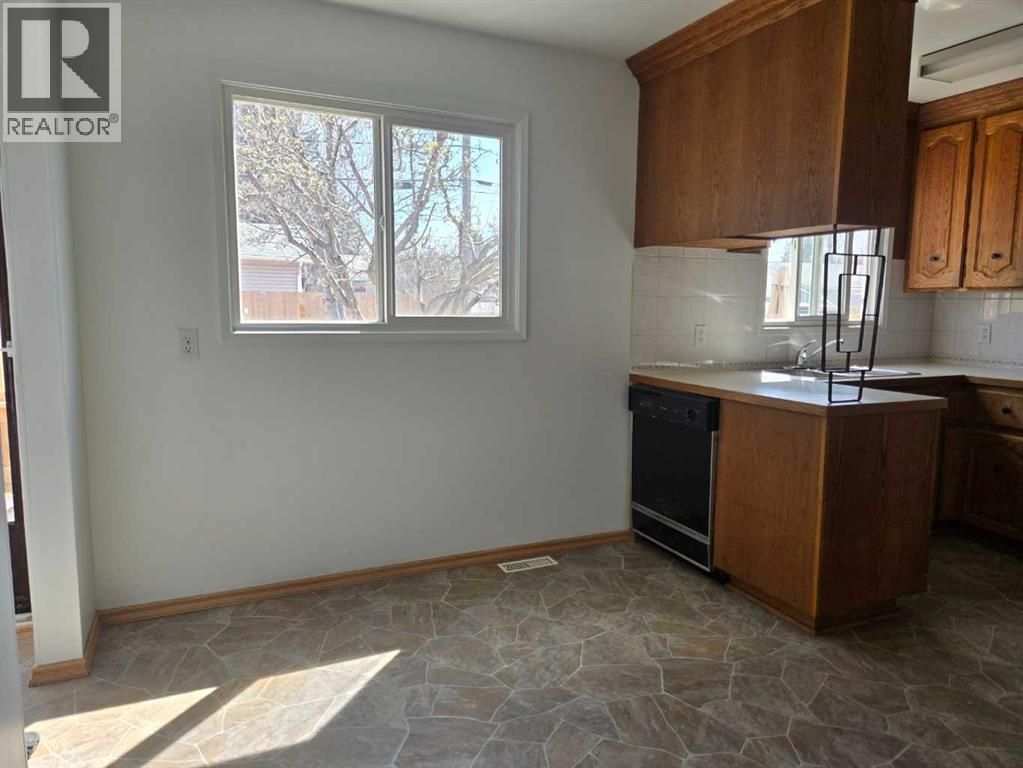 29, 441 Switzer Drive, Hinton, Alberta  T7V 1Z7 - Photo 4 - A2289634