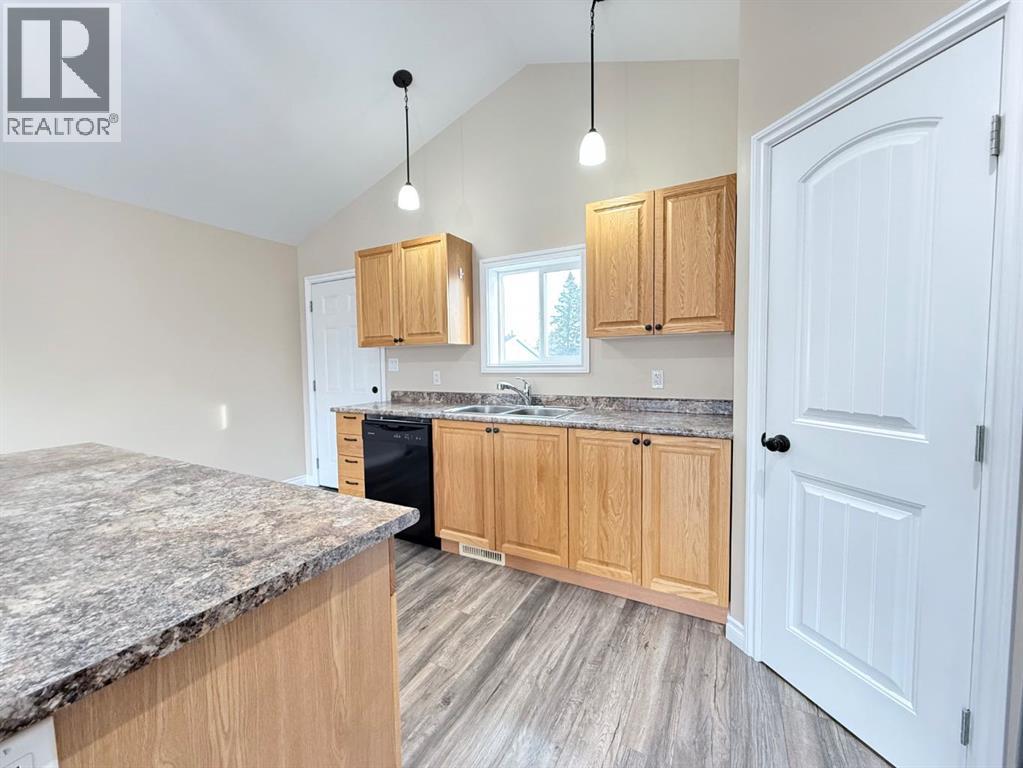 111 1 Street N, Marwayne, Alberta  T0B 2W0 - Photo 6 - A2272850