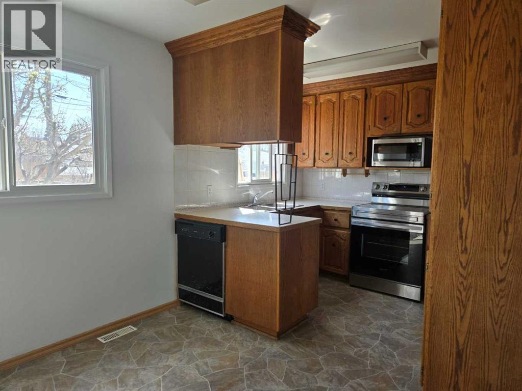 29, 441 Switzer Drive, Hinton, Alberta  T7V 1Z7 - Photo 3 - A2289634