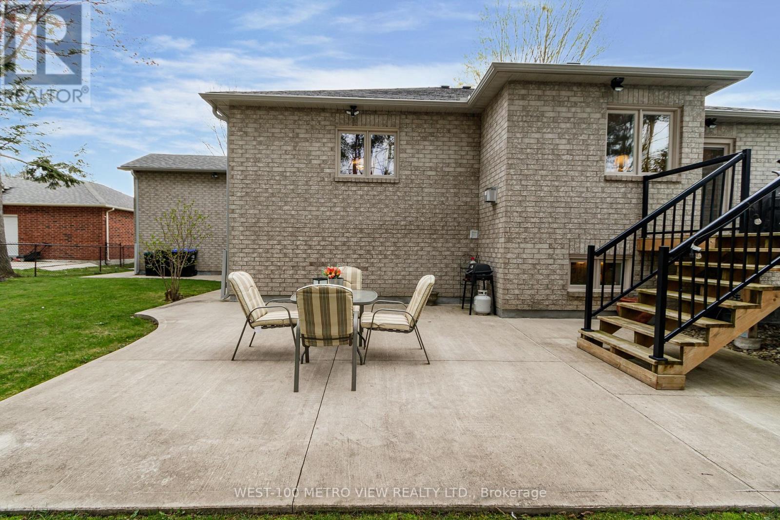 7 Fairway Crescent, Wasaga Beach, Ontario  L9Z 1C1 - Photo 46 - S13092382
