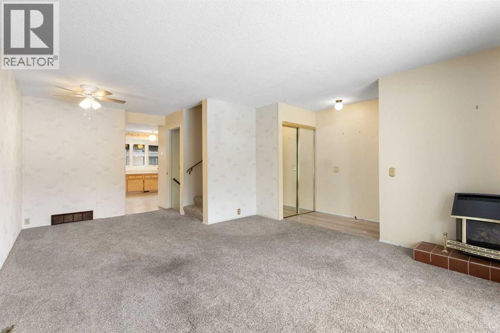 460 Cannington Close Sw, Calgary, Alberta  T2W 3G2 - Photo 4 - A2304927