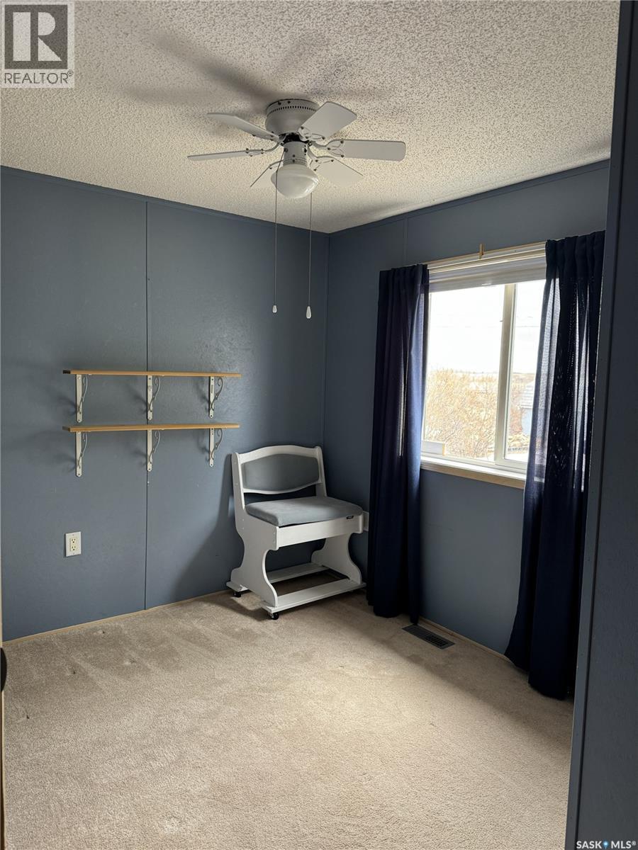 803 Railway Avenue, Strasbourg, Saskatchewan  S0G 4V0 - Photo 11 - SK035057