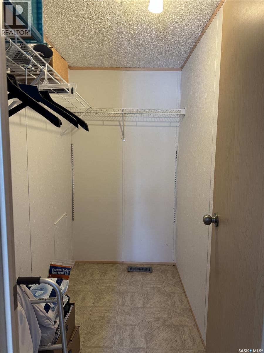 803 Railway Avenue, Strasbourg, Saskatchewan  S0G 4V0 - Photo 15 - SK035057