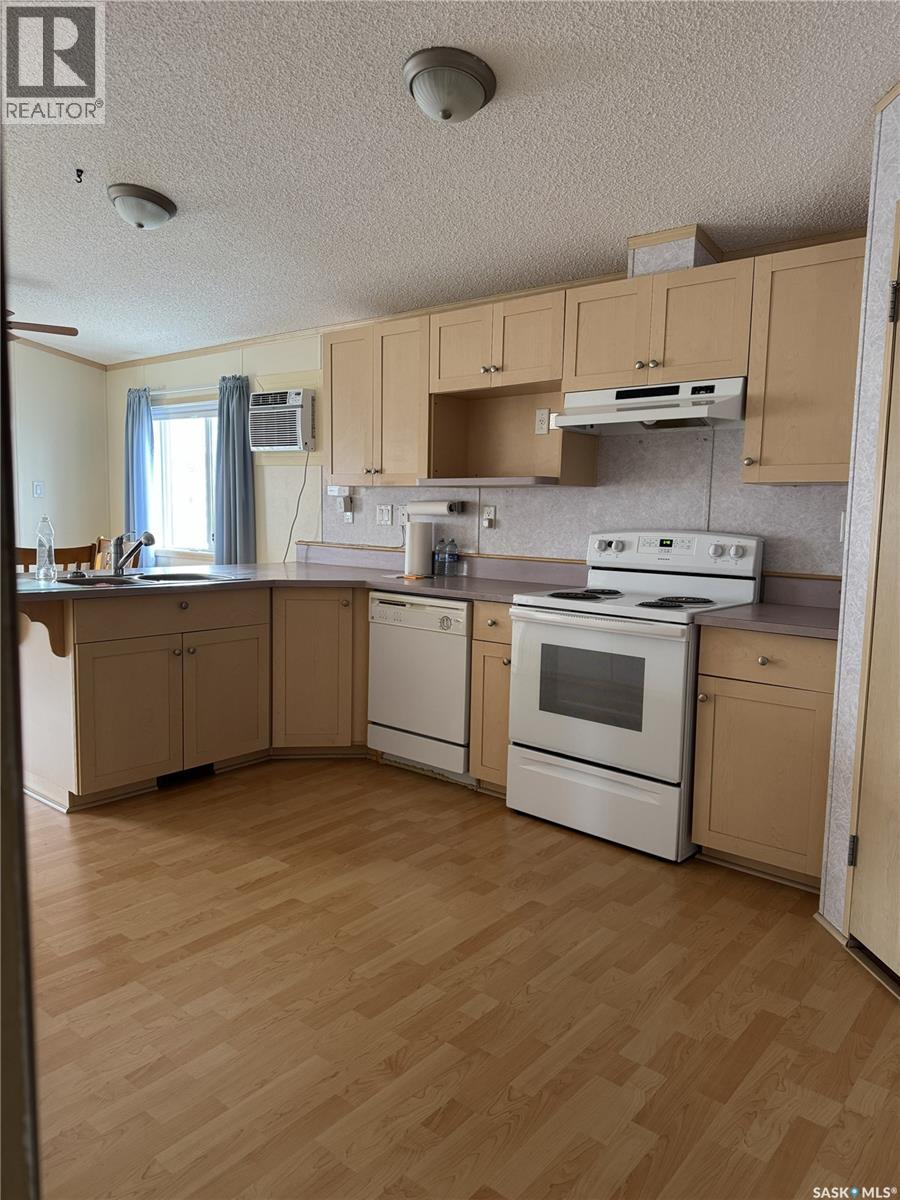 803 Railway Avenue, Strasbourg, Saskatchewan  S0G 4V0 - Photo 6 - SK035057