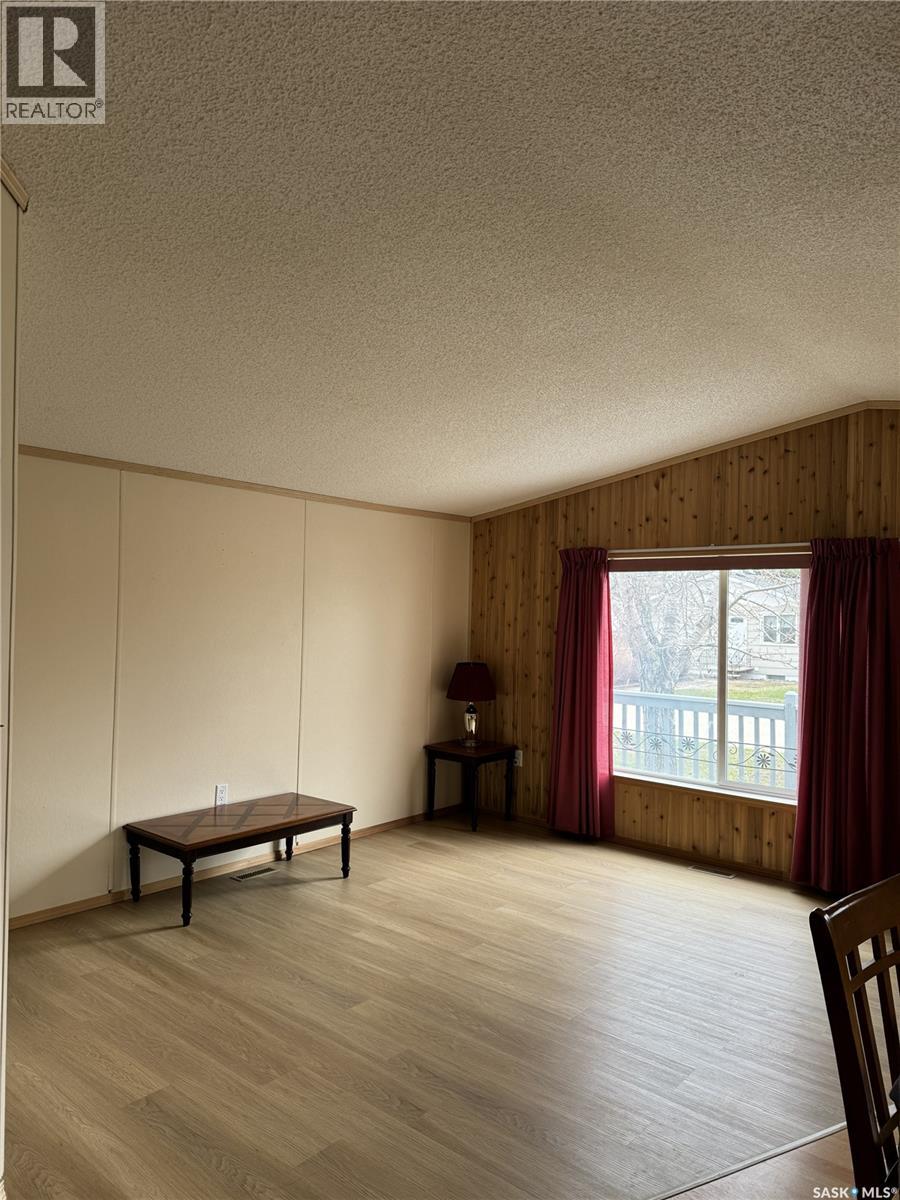 803 Railway Avenue, Strasbourg, Saskatchewan  S0G 4V0 - Photo 7 - SK035057