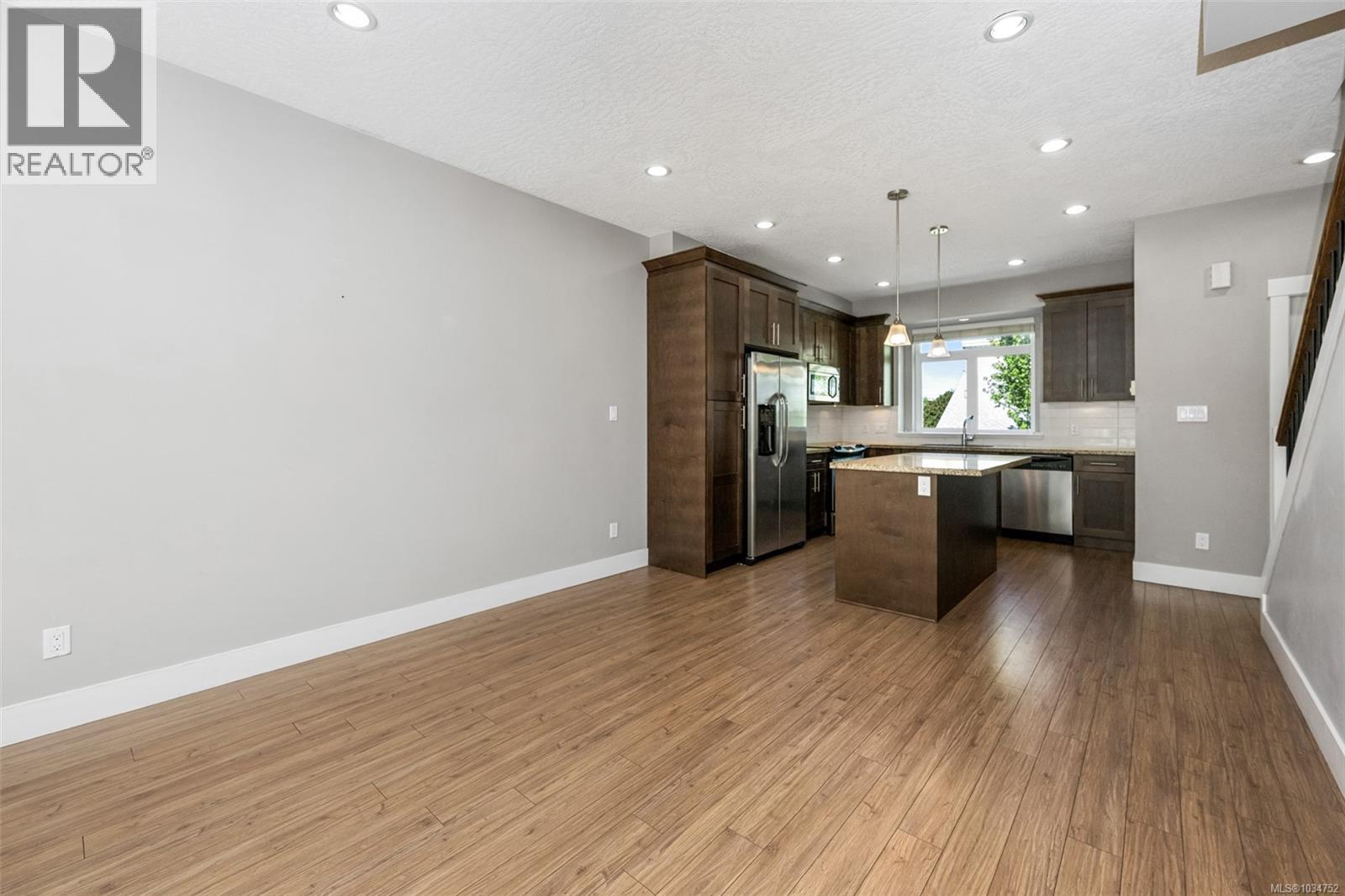 3 2918 Shelbourne St, Victoria, British Columbia  V8R 4M6 - Photo 12 - 1034752