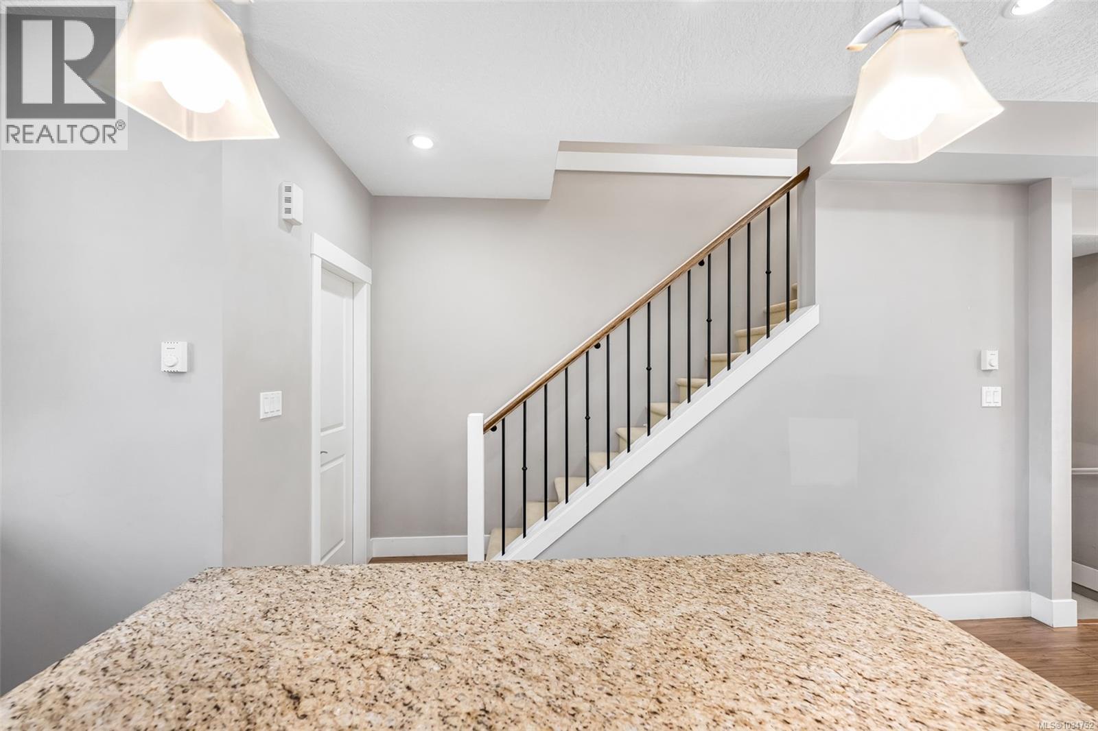 3 2918 Shelbourne St, Victoria, British Columbia  V8R 4M6 - Photo 17 - 1034752