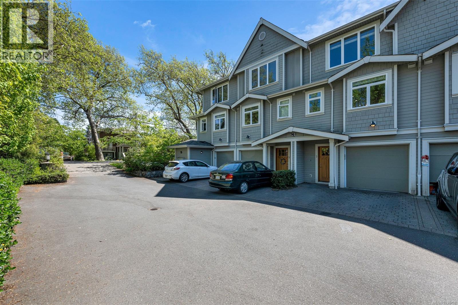 3 2918 Shelbourne St, Victoria, British Columbia  V8R 4M6 - Photo 2 - 1034752