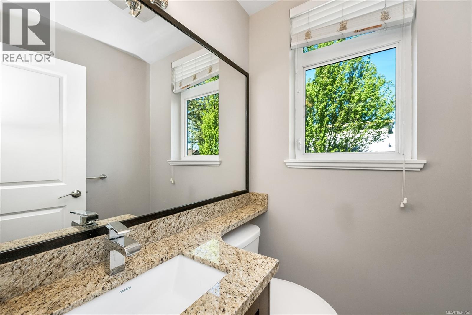 3 2918 Shelbourne St, Victoria, British Columbia  V8R 4M6 - Photo 27 - 1034752
