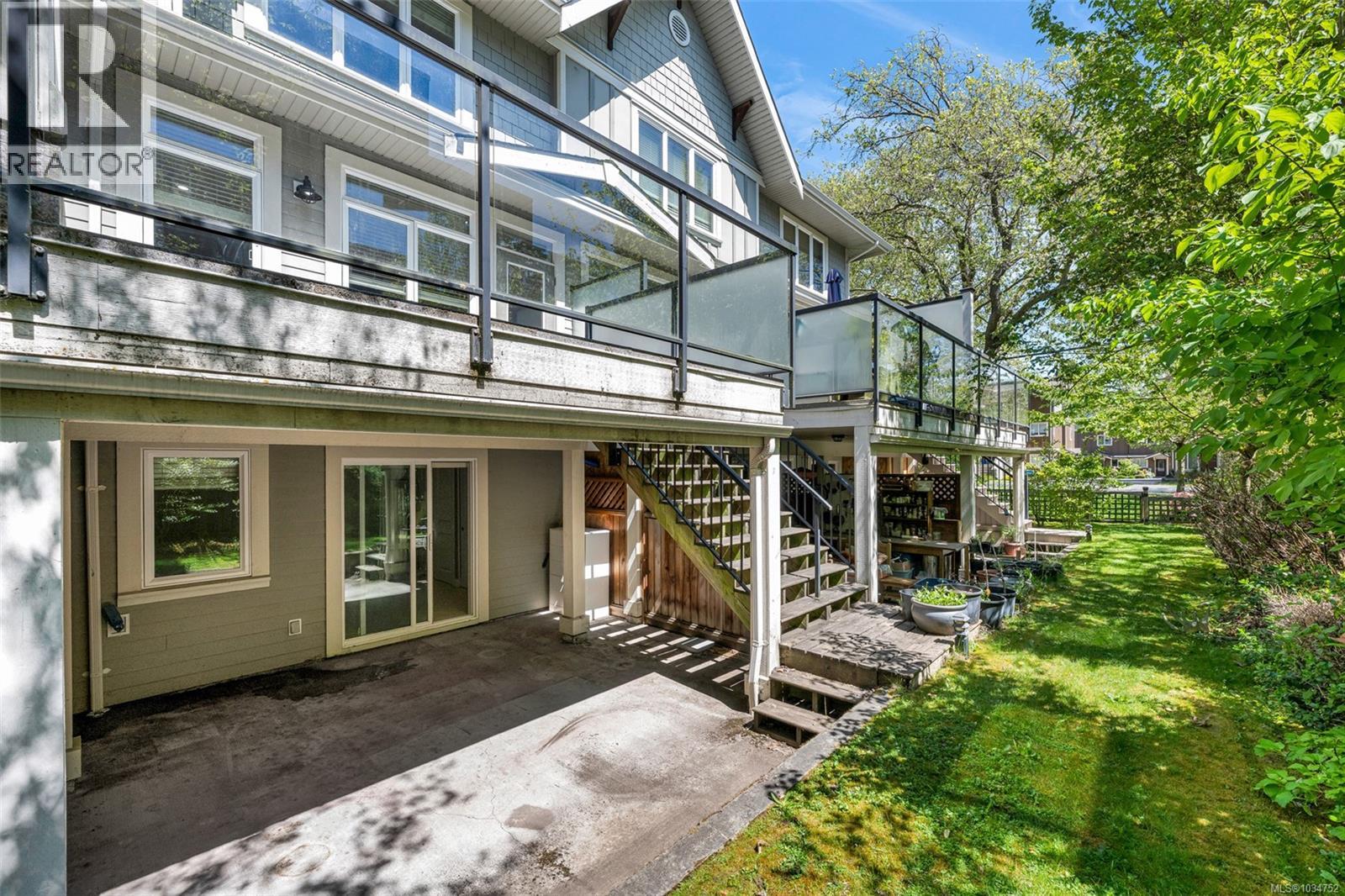 3 2918 Shelbourne St, Victoria, British Columbia  V8R 4M6 - Photo 35 - 1034752